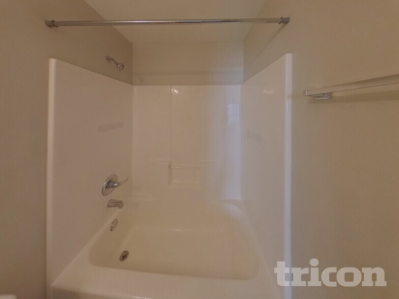 Building Photo - 30 Wyndham Ct