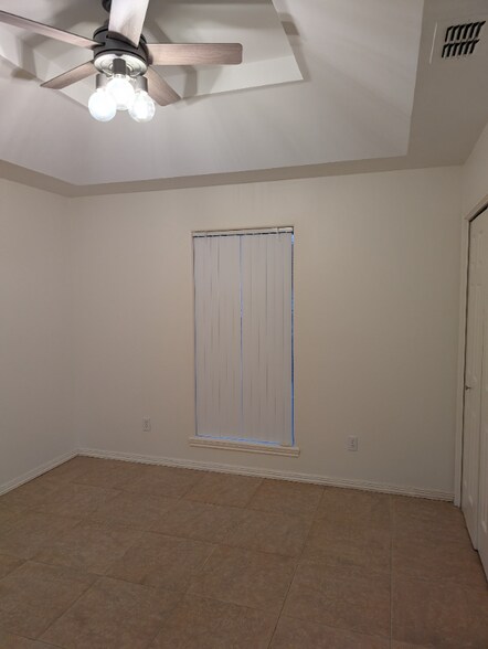 Building Photo - 2305 E 27th St