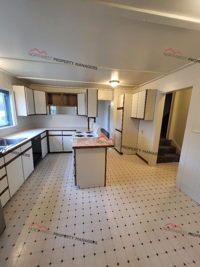 Building Photo - STATUS: *HOLD*  | R273B | $1895 + $100 flat rate water/sewer
