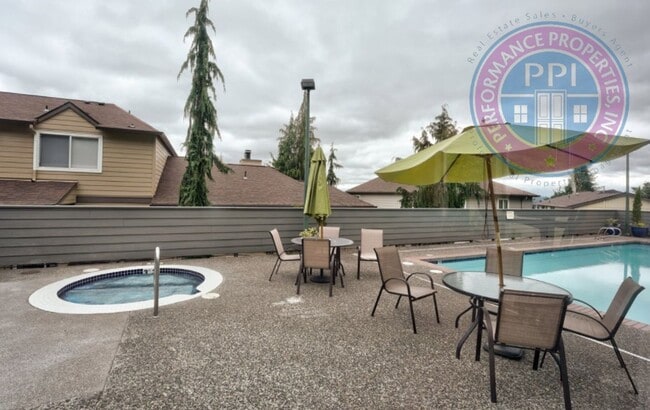 Building Photo - DEPOSIT FREE MOVE IN WITH OBLIGO! WATER,SE...