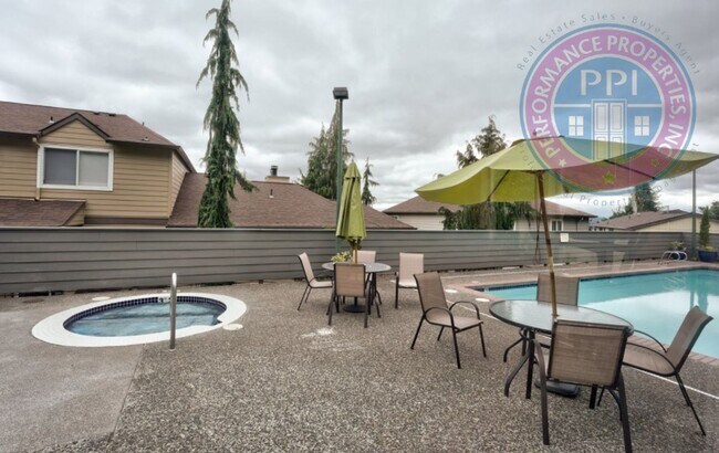 Building Photo - Desirable West Linn Location / Walk To The...