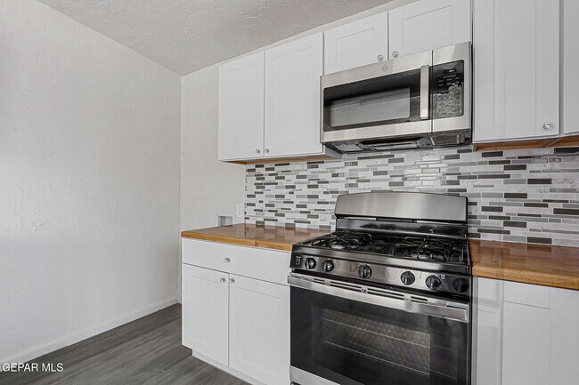 Building Photo - 580 Chula Vista St