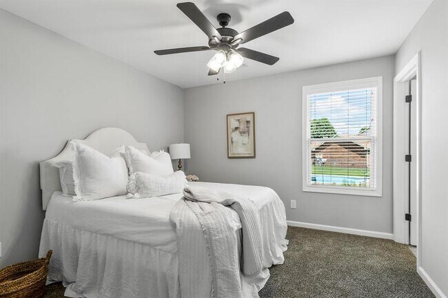Building Photo - 1115-A2 Hillwood Dr