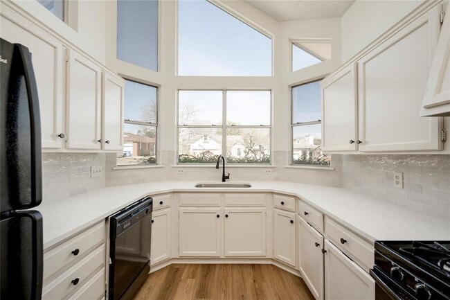 Building Photo - 2007 Castle View Dr