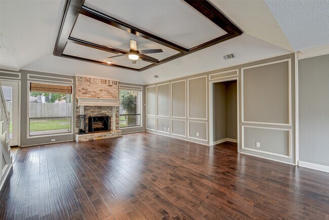 Building Photo - 18310 Lake Oaks Dr