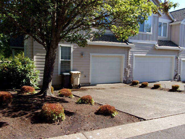 Building Photo - Meadows Townhome