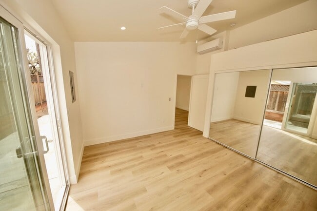 Building Photo - New Willow Glen Dream Back Cottage