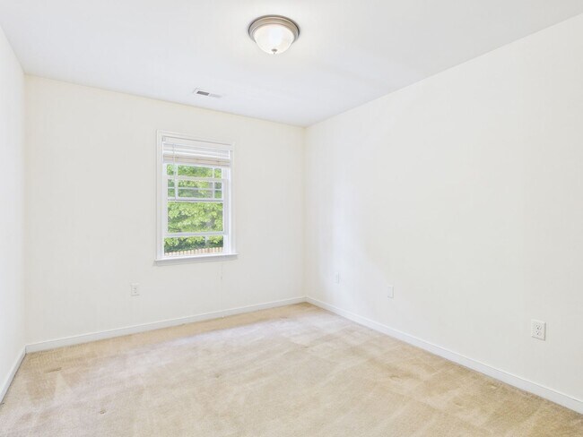 Building Photo - 3015 Chislet Dr