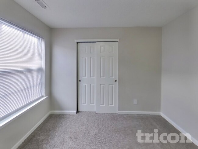 Building Photo - 4518 Connaught W Dr