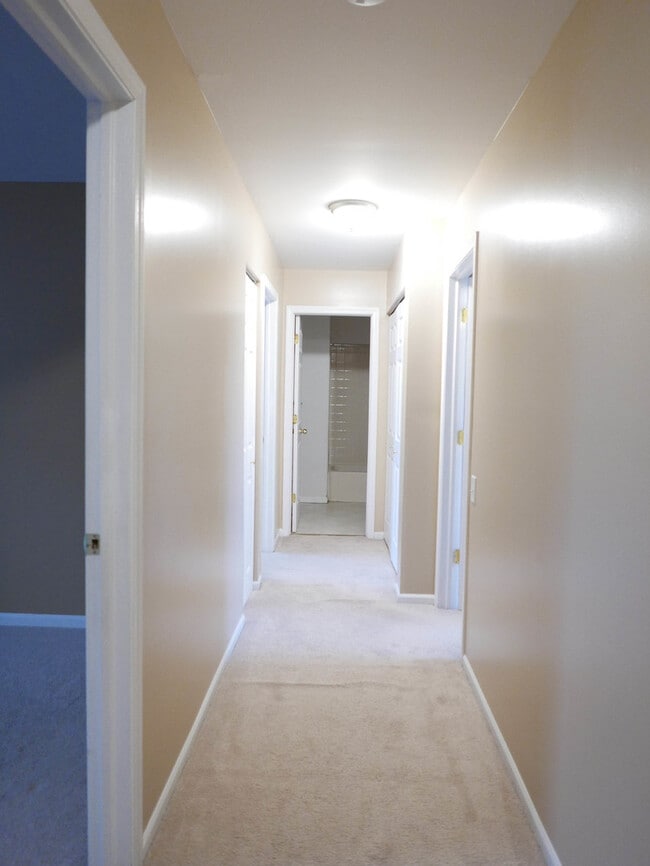 Building Photo - 1428 W Sapphire Dr