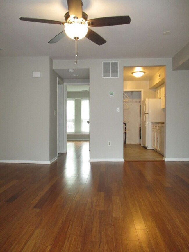 Building Photo - Tucked Away Condo with Balcony near Shirlington