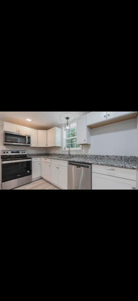 Kitchen - 6209 Strathmore Rd