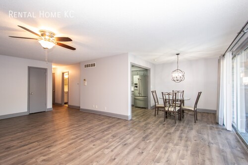 Building Photo - 8738 Metcalf Ln