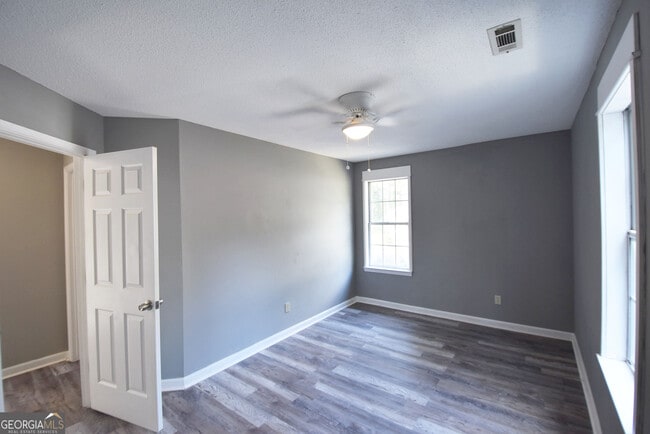 Building Photo - 700 S Fairfield Dr