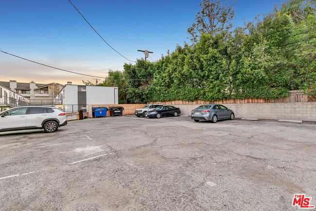 Building Photo - 2637 S Centinela Ave