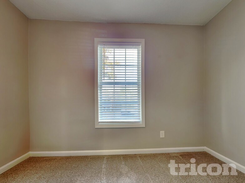 Building Photo - 404 Wolf Creek Ct