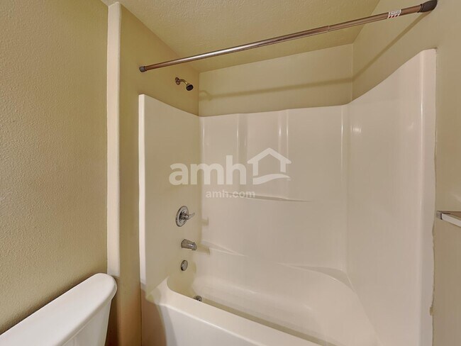 Building Photo - 467 Whitney Dr