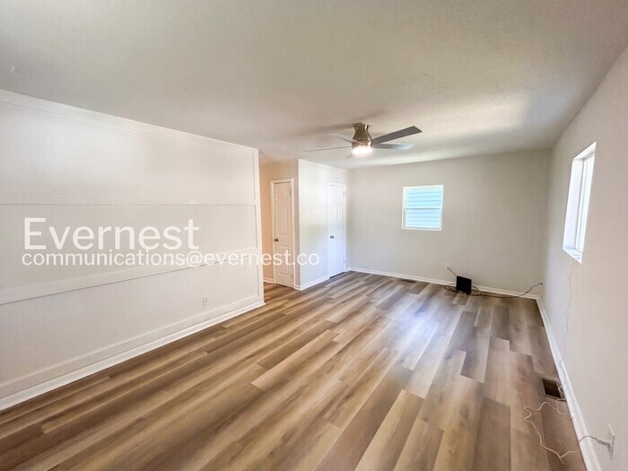Building Photo - 633 Hemlock Ave