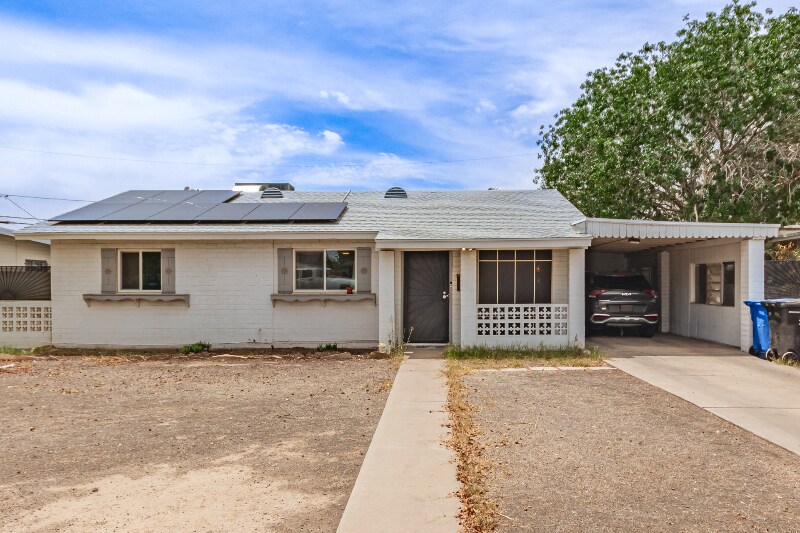 Primary Photo - 2801 W Glenrosa Ave