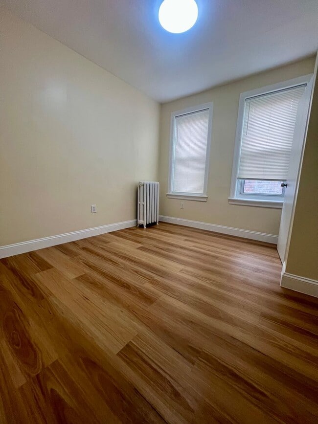 Building Photo - Newly Renovated 3-Bed Townhome in West Passyunk! Available NOW!