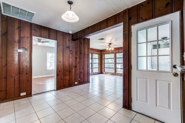 Building Photo - 2-BEDROOM HOME IN MONTICELLO PARK