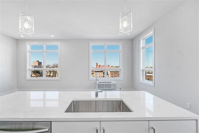 Building Photo - 119 Peter St