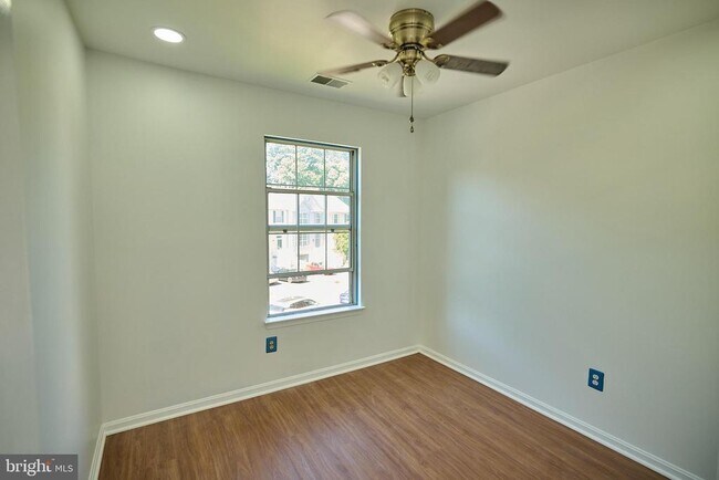 Building Photo - 46760 Hobblebush Terrace