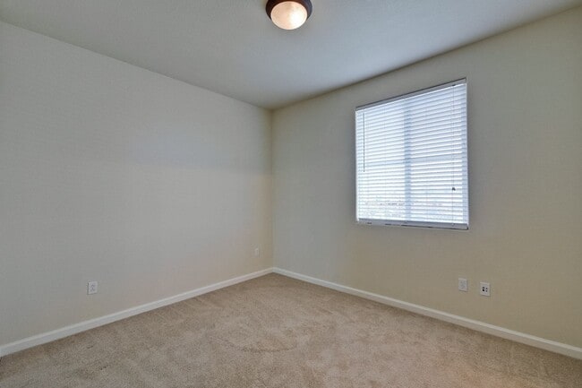 Building Photo - Sought-after Multi-level Home Near Great Mall!