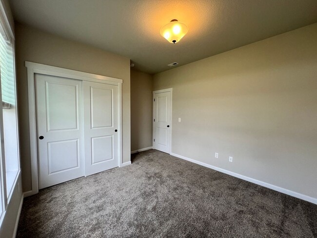 Building Photo - Newer Construction Home in Mae Valley!