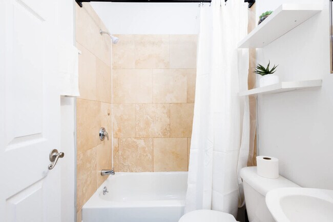 Building Photo - 1435 2nd Ave