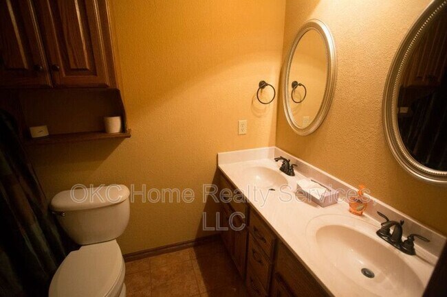 Building Photo - 1101 Golden Leaf Dr