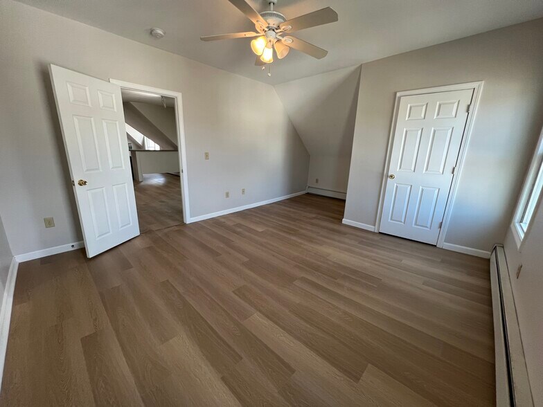 Building Photo - 981 Valley St