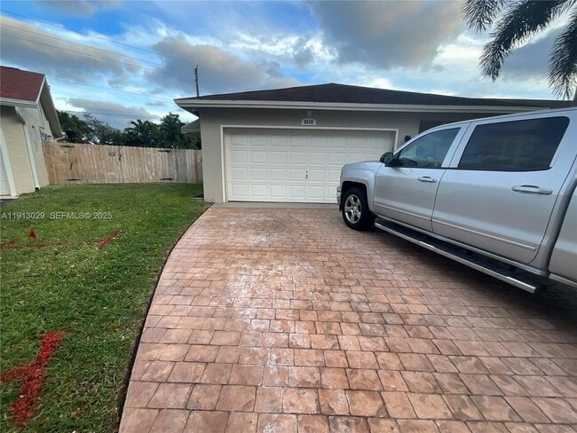 Building Photo - 8638 SW 50th St