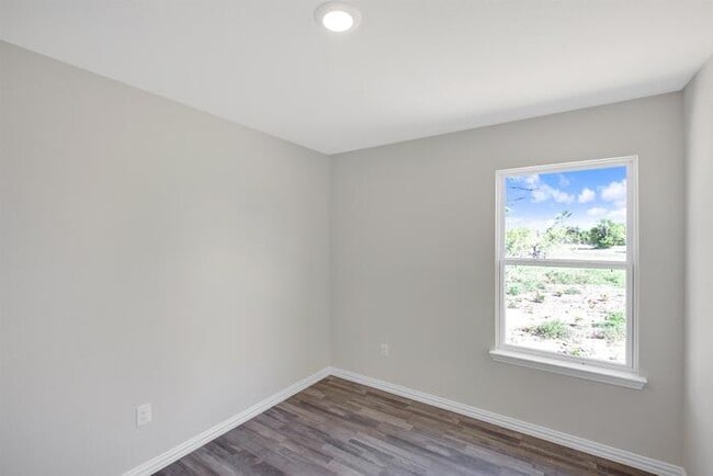 Building Photo - 209 W Avenue A
