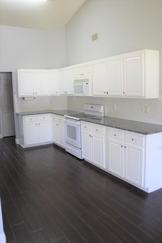 Building Photo - 2467 Heritage Cir