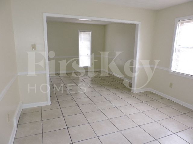 Building Photo - 3347 Bluemont Dr