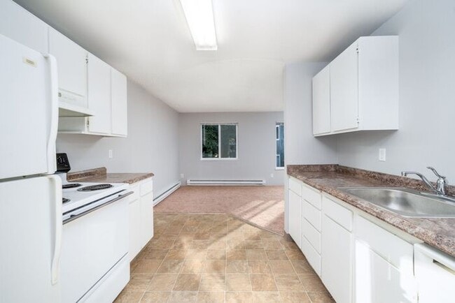 Building Photo - 1st Month FREE!!! 1 Bedroom minutes away from Downtown! Pets OK!