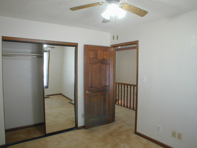 Building Photo - House For Lease