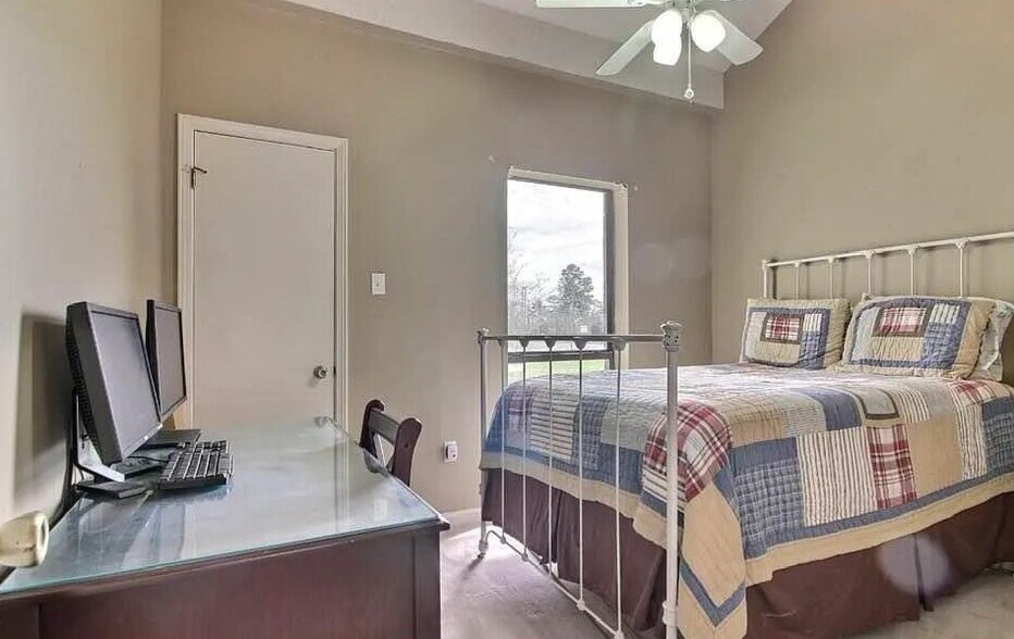 Building Photo - 8024 Picardy Ave