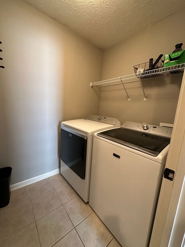 Building Photo - **COMING SOON!** Charming 3-Bedroom, 2-Bath Home in South Lexington! Attached Garage, W/D, Deck