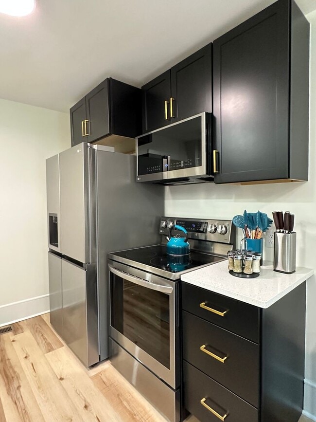 Building Photo - 3 bedroom, 2 bath, unfurnished or furnishe...