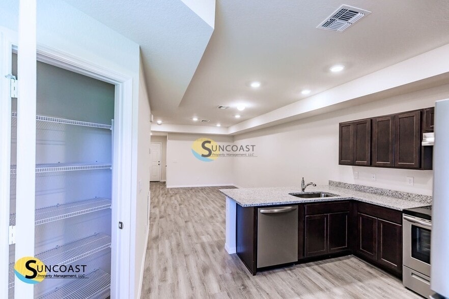 Building Photo - 12225 Tetzel Ave