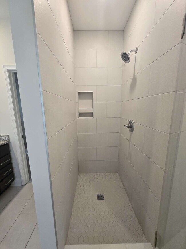 Building Photo - Charming 3-Bedroom Retreat Near Hamilton Place