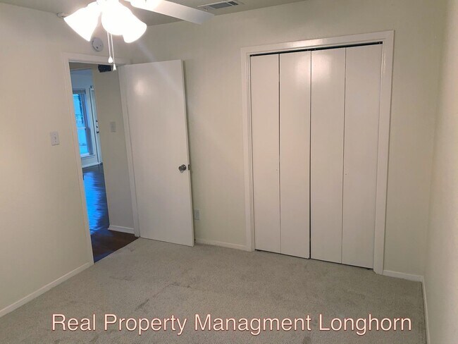 Building Photo - Beautifully Renovated 4/2 One story George...