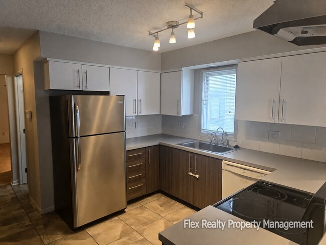 Building Photo - 5809 Ryewyck Dr