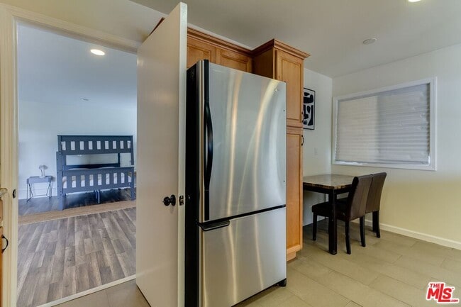 Building Photo - 11257 Collett Ave