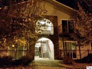 Building Photo - 3bed/2bath ground floor condo close to U of I, Shopping, Public Transportation