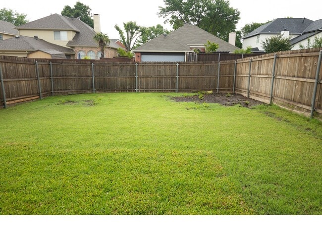 Building Photo - 4325 Palmdale Dr