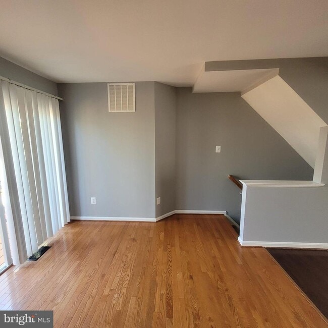 Building Photo - 10918 Pope St