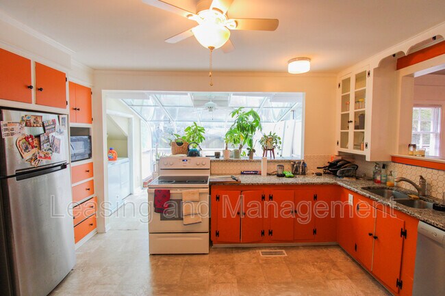 Building Photo - 1709 Mulmar St